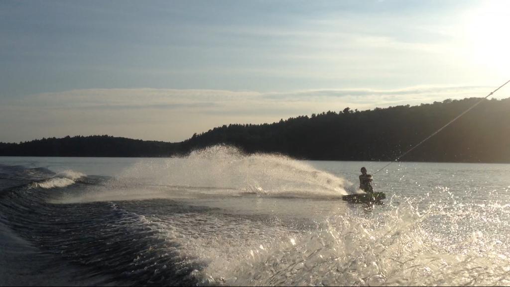 Little Hawk Resort & Marina Algonquin Highlands Exterior photo