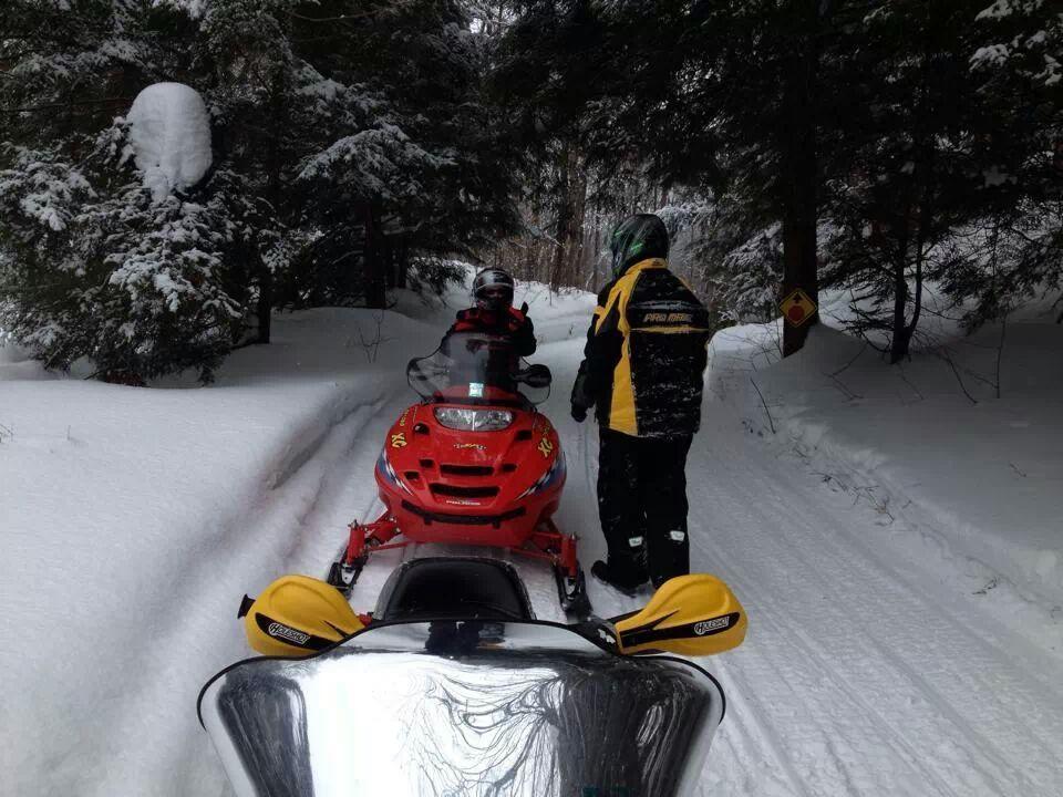 Little Hawk Resort & Marina Algonquin Highlands Exterior photo
