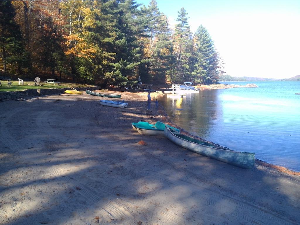 Little Hawk Resort & Marina Algonquin Highlands Exterior photo