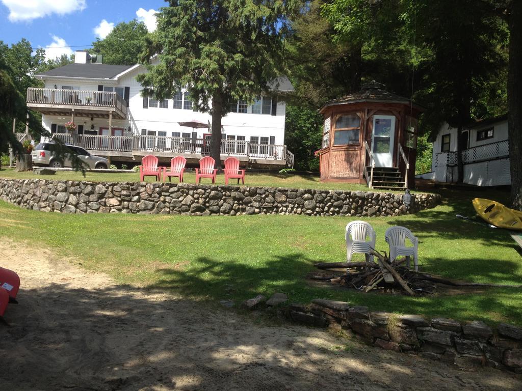 Little Hawk Resort & Marina Algonquin Highlands Exterior photo