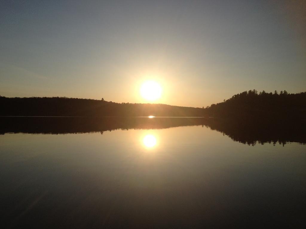 Little Hawk Resort & Marina Algonquin Highlands Exterior photo