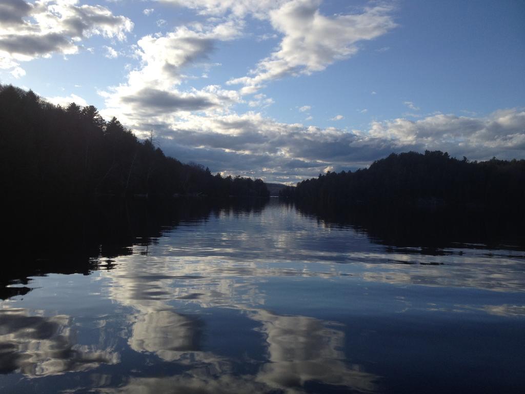 Little Hawk Resort & Marina Algonquin Highlands Exterior photo