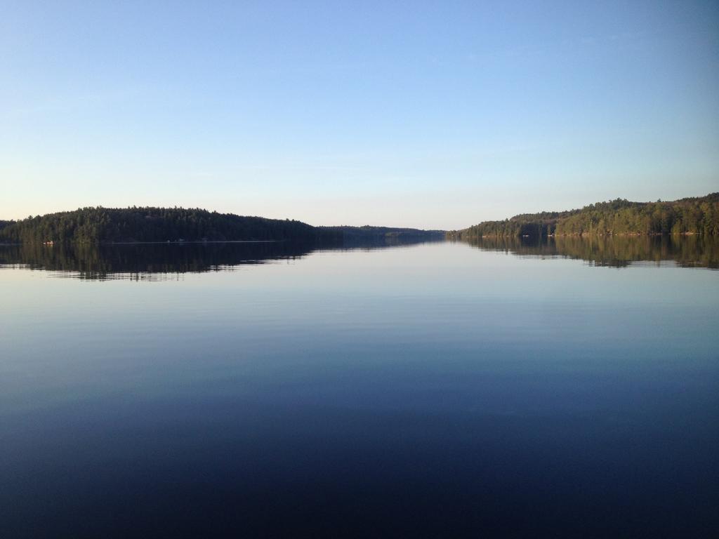 Little Hawk Resort & Marina Algonquin Highlands Exterior photo