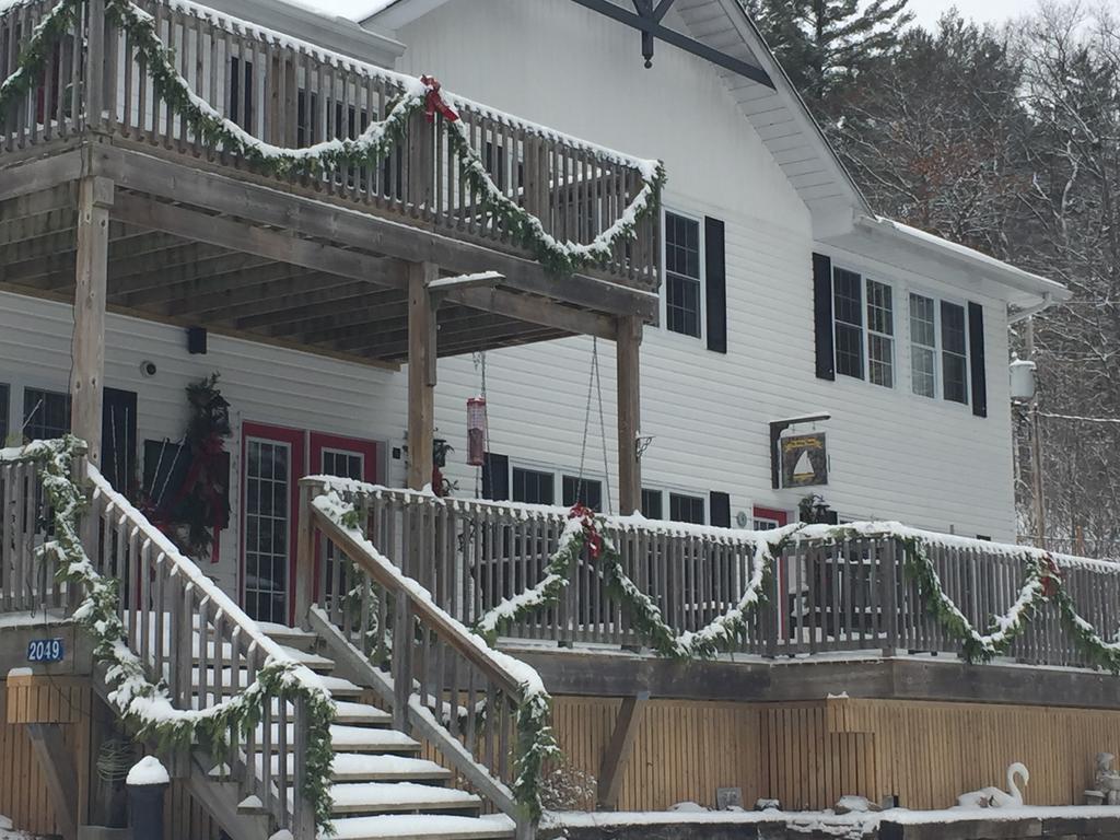 Little Hawk Resort & Marina Algonquin Highlands Exterior photo