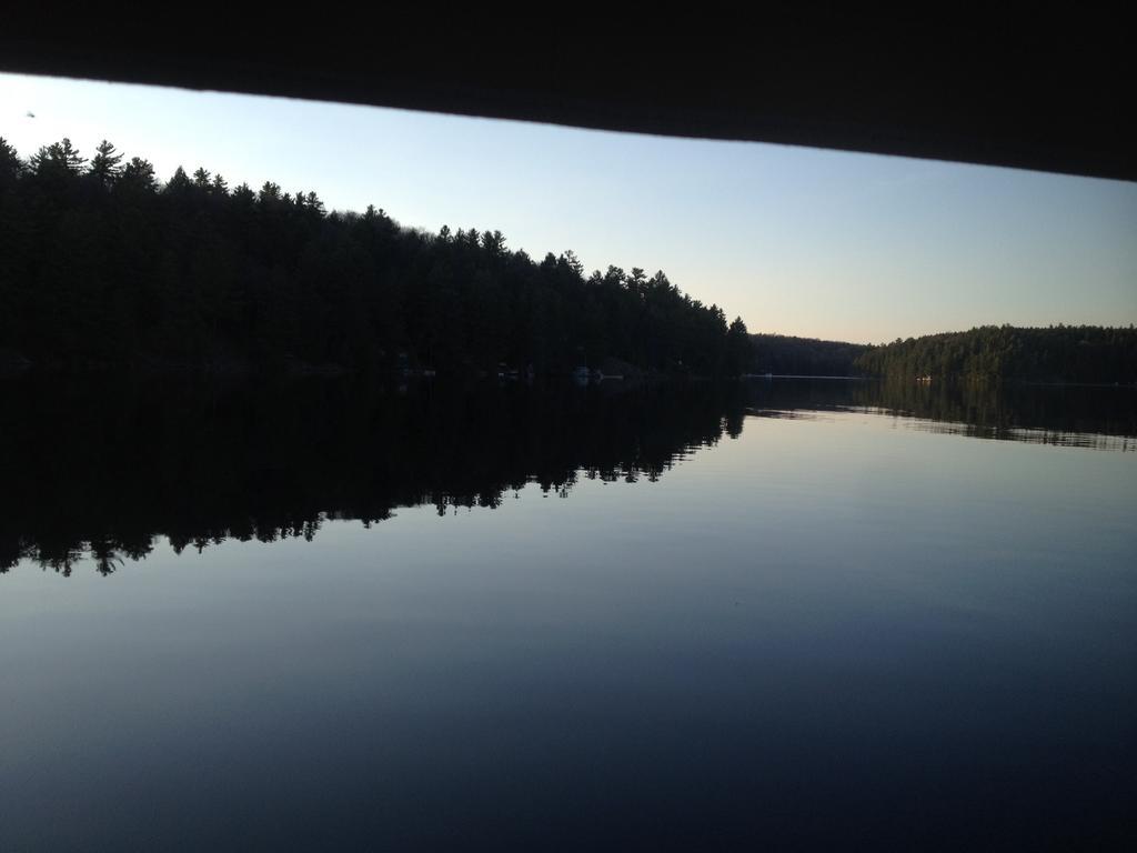 Little Hawk Resort & Marina Algonquin Highlands Exterior photo