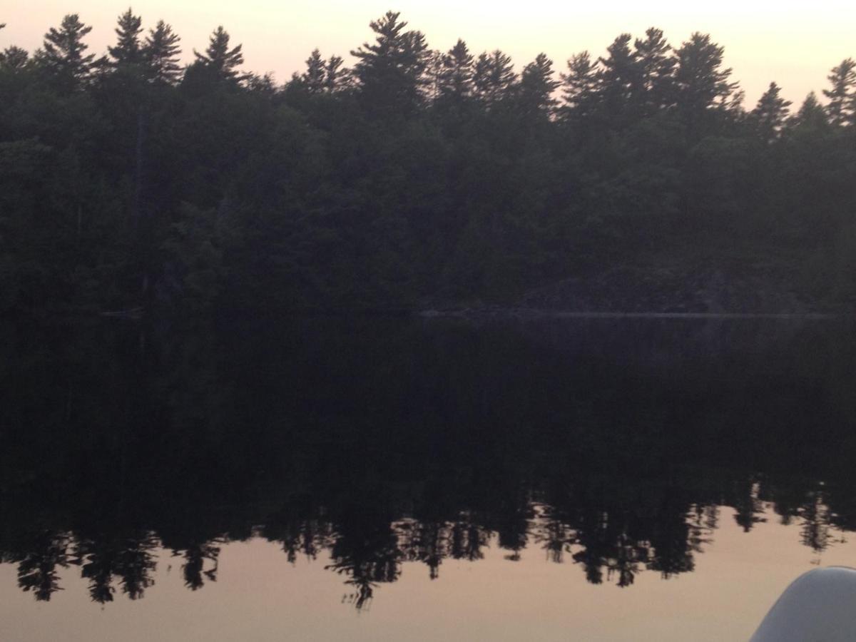 Little Hawk Resort & Marina Algonquin Highlands Exterior photo
